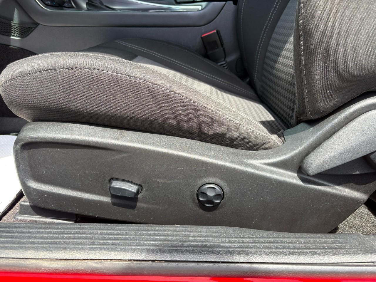 2016 Dodge Challenger SXT 2dr Coupe Photo