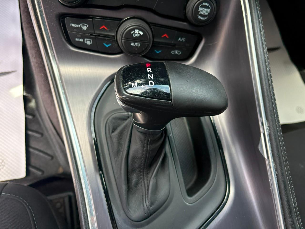 2016 Dodge Challenger SXT 2dr Coupe Photo