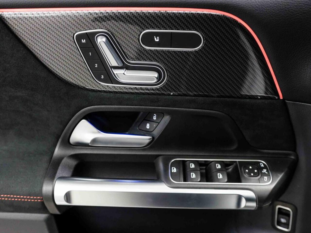 2025 Mercedes-Benz GLB250  Photo