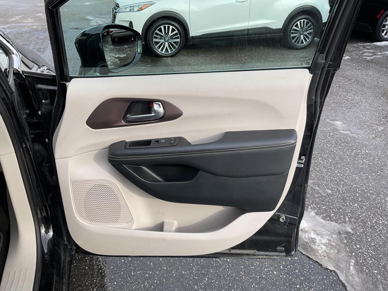 2024 Chrysler Grand Caravan SXT Front-Wheel Drive Passenger Van Photo