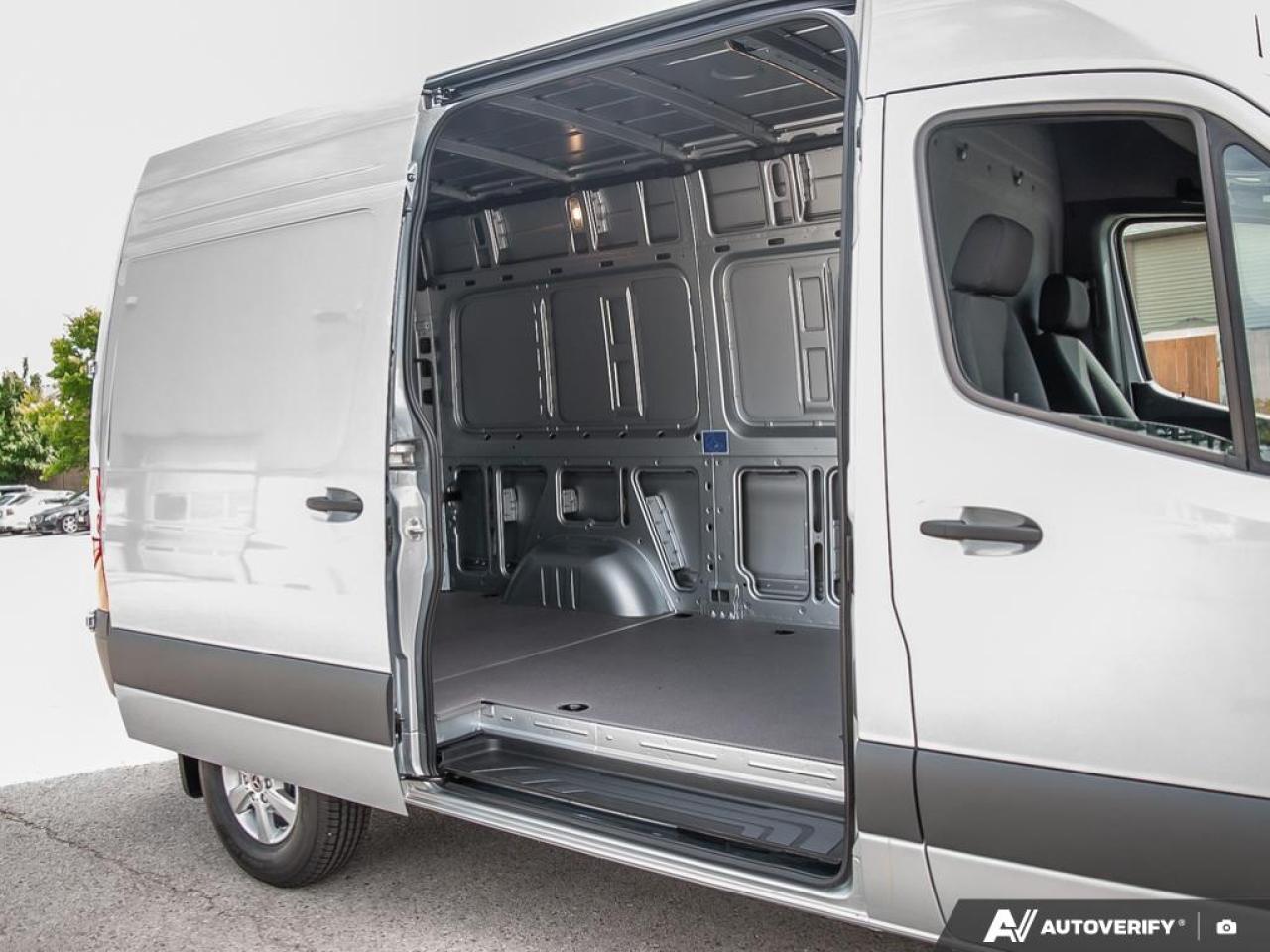 2025 Mercedes-Benz eSprinter 2500 Low Roof eSprinter 2500 Cargo Van 144 in. WB Rear-Wheel Drive Photo
