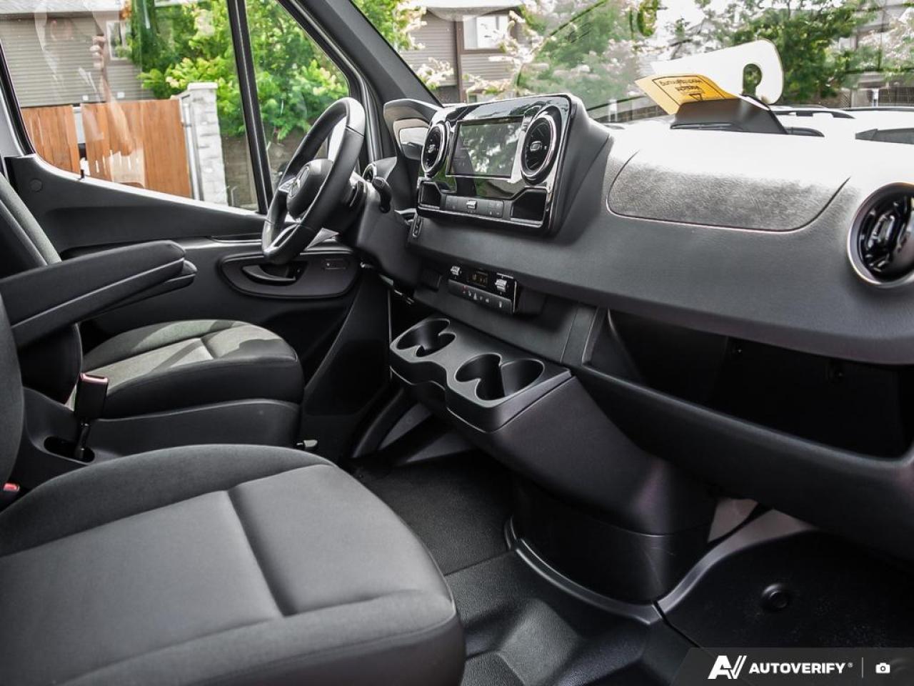 2025 Mercedes-Benz eSprinter 2500 Low Roof eSprinter 2500 Cargo Van 144 in. WB Rear-Wheel Drive Photo