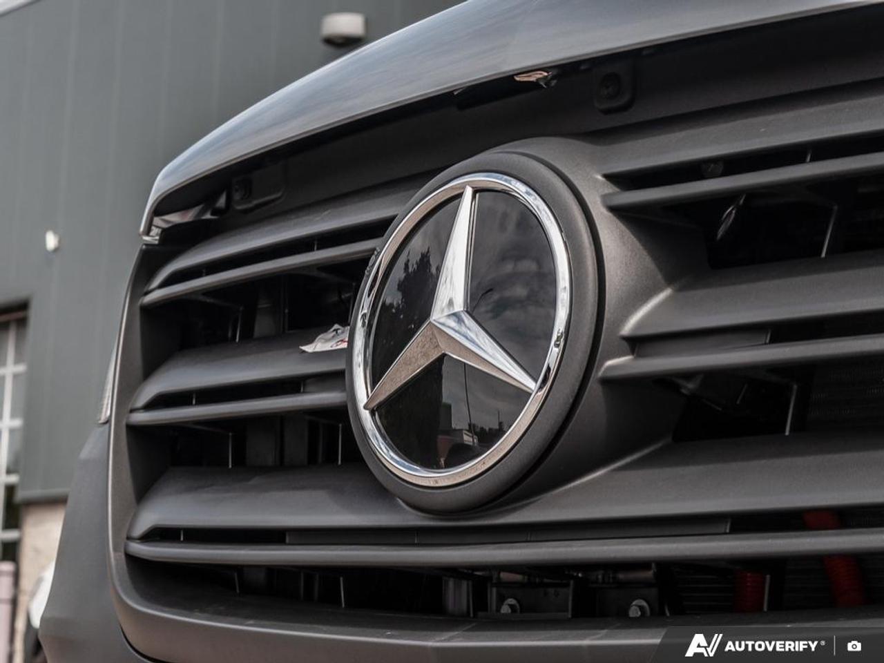 2025 Mercedes-Benz eSprinter 2500 Low Roof eSprinter 2500 Cargo Van 144 in. WB Rear-Wheel Drive Photo