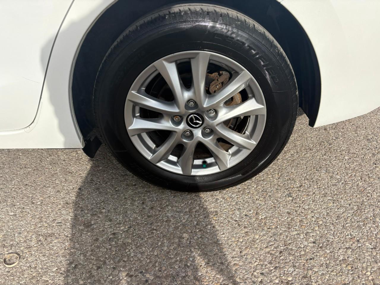 2018 Mazda 3 GS (M6) 4dr Sedan Photo2