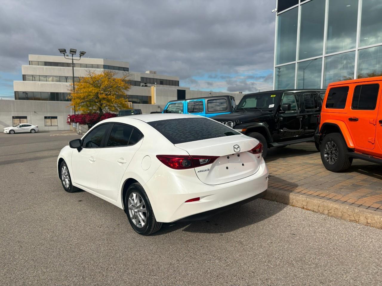 2018 Mazda 3 GS (M6) 4dr Sedan Photo3