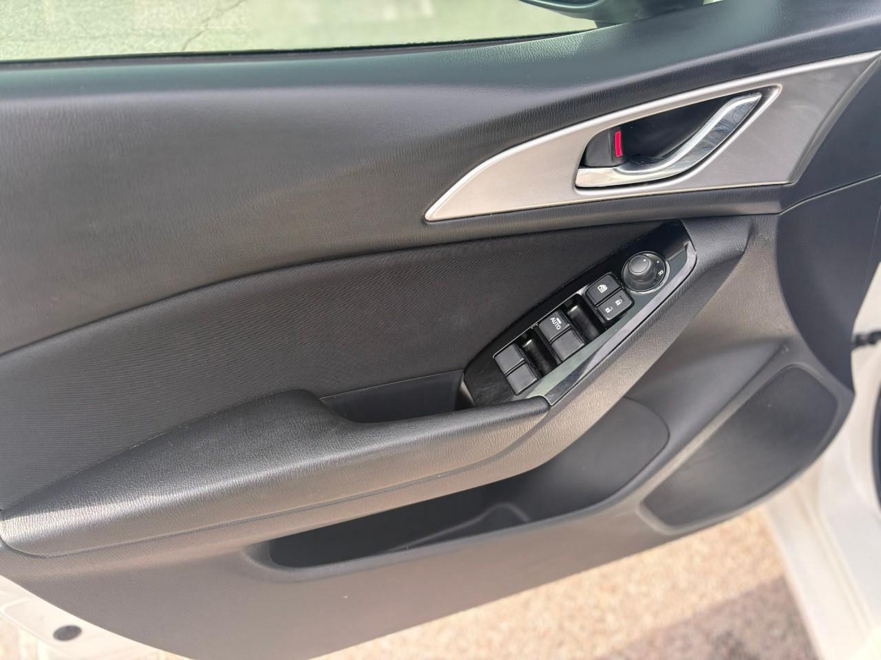 2018 Mazda 3 GS (M6) 4dr Sedan Photo