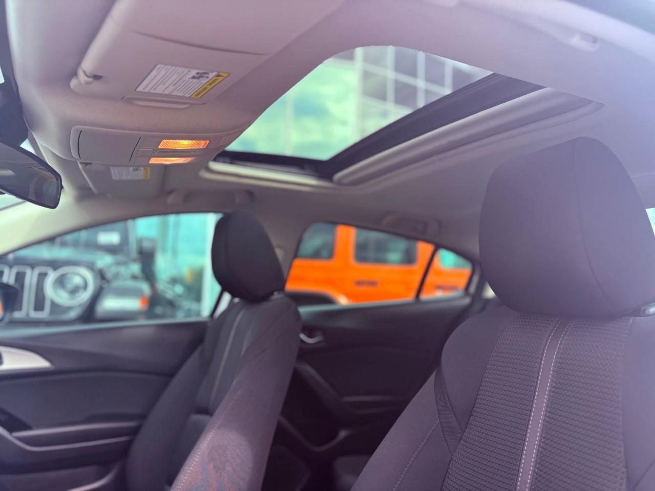 2018 Mazda 3 GS (M6) 4dr Sedan Photo