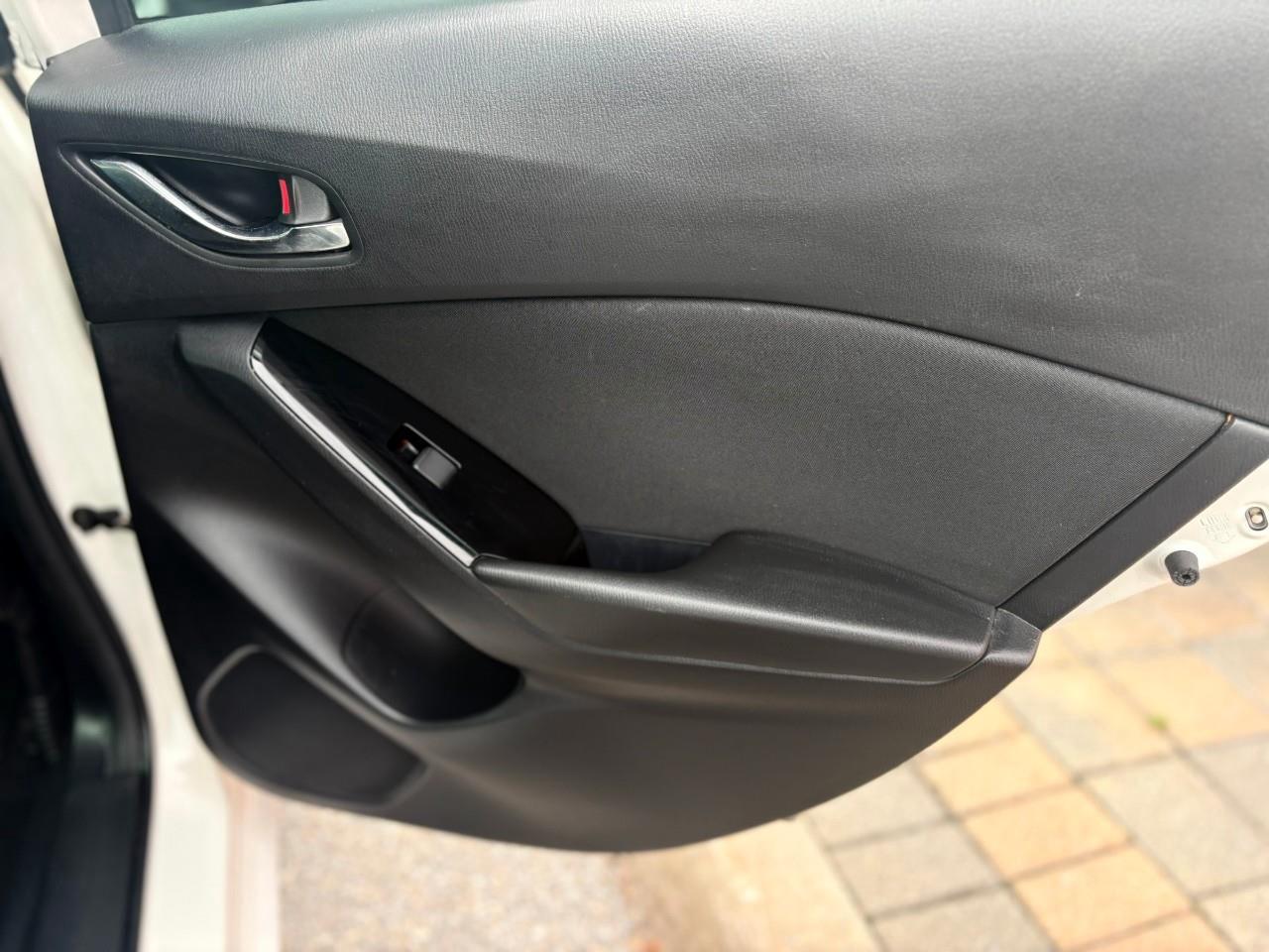 2018 Mazda 3 GS (M6) 4dr Sedan Photo