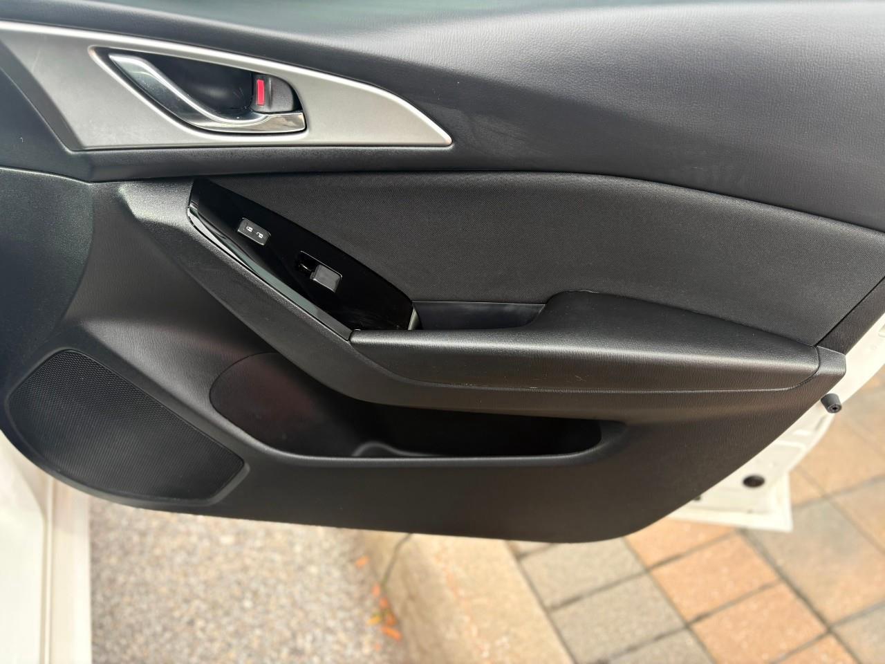 2018 Mazda 3 GS (M6) 4dr Sedan Photo