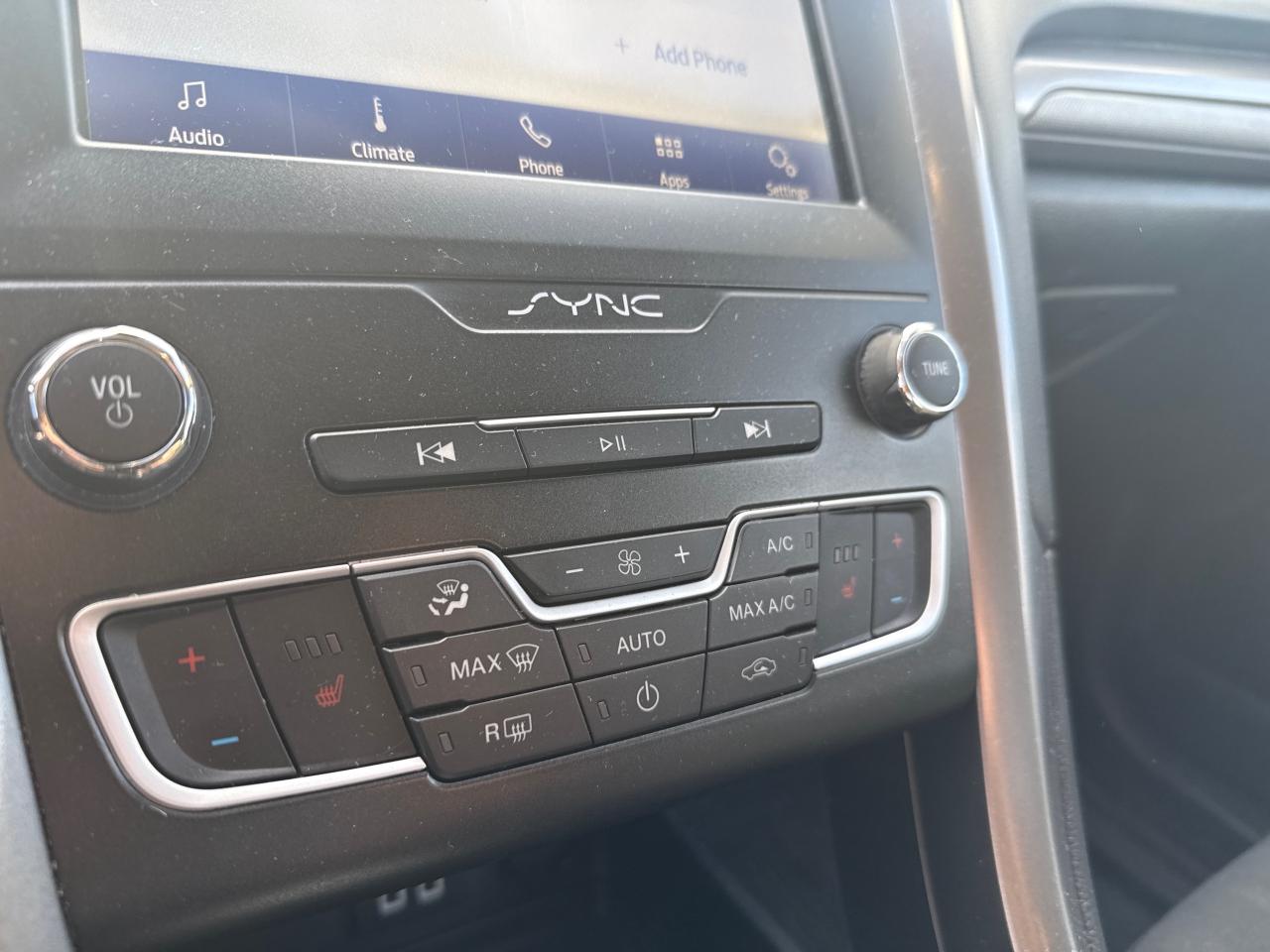 2019 Ford Fusion SE 4dr Front-wheel Drive Sedan Photo