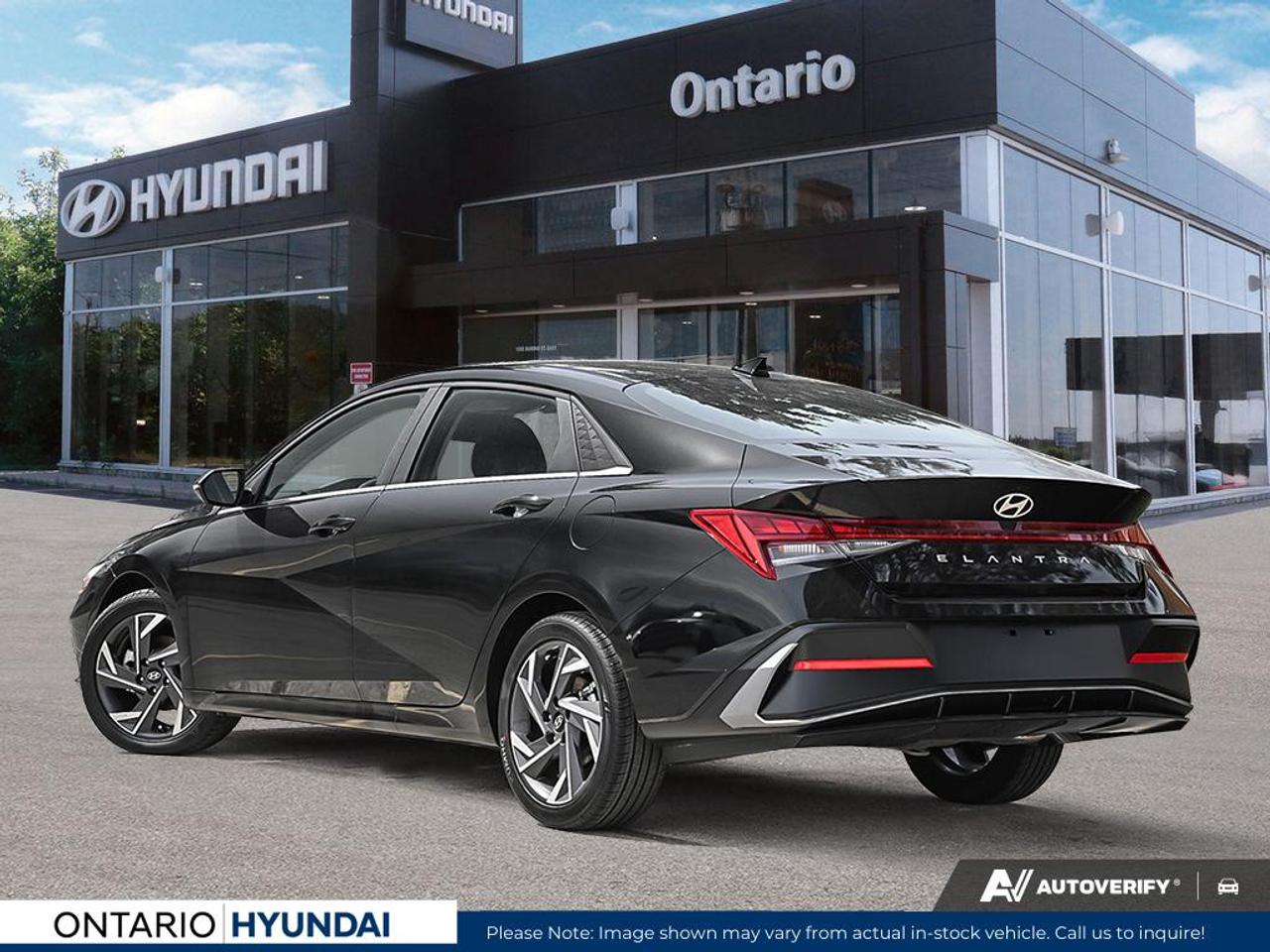 2025 Hyundai Elantra Luxury w/Two-Tone Interior 4dr Sedan Photo3