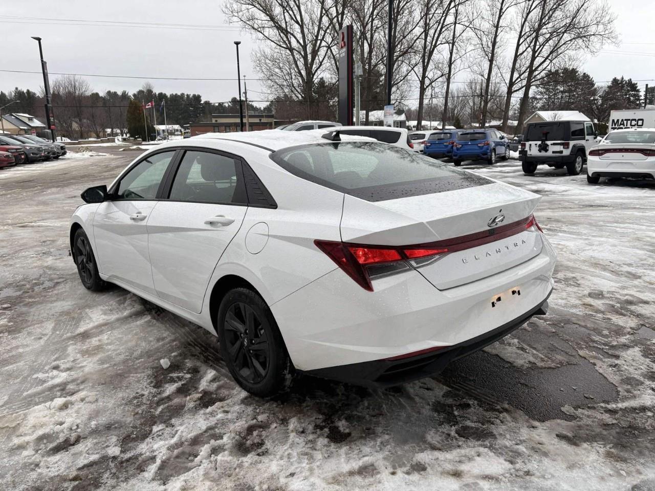 2022 Hyundai Elantra PREFERRED 4DR SEDAN Photo4