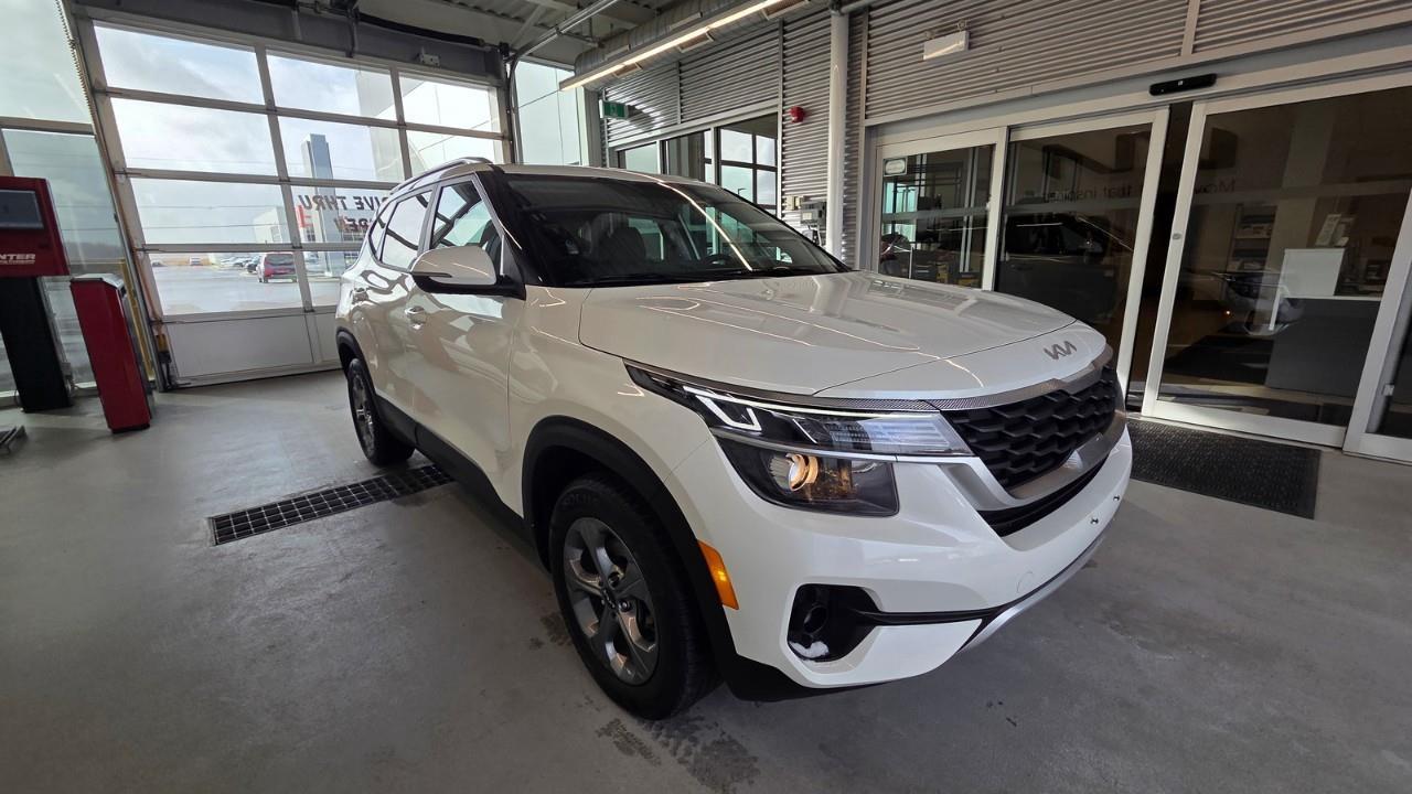 2023 Kia Seltos LX 4dr Front-Wheel Drive Photo2