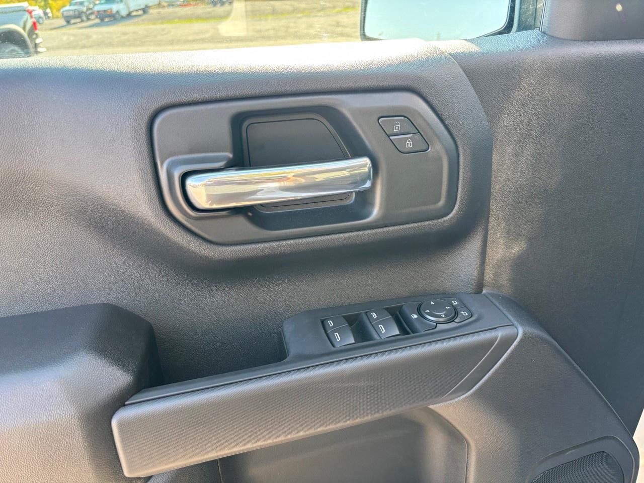 2026 Chevrolet Silverado 1500 Crew Cab Short Box 4-Wheel Drive Custom Photo2