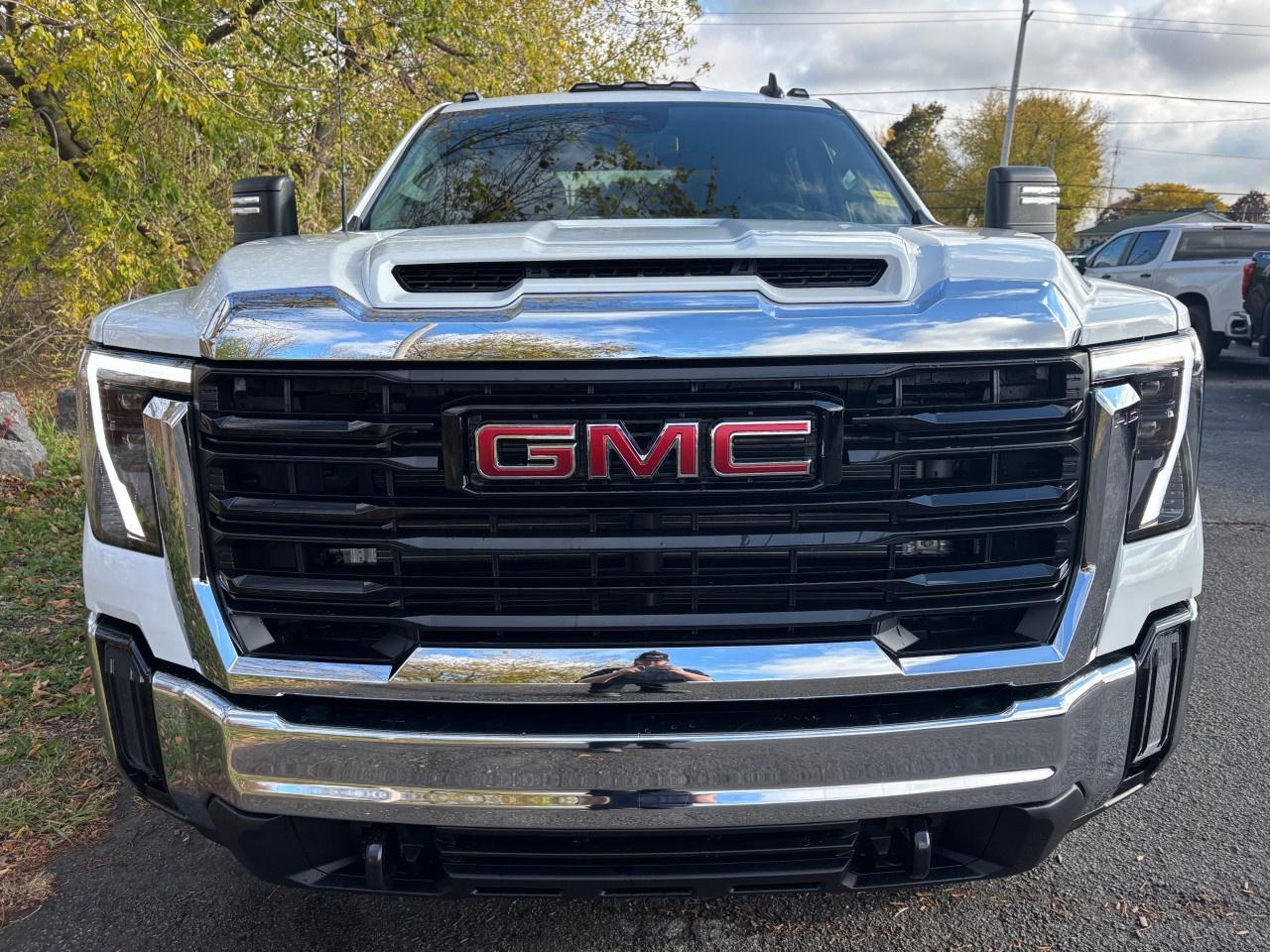 2026 GMC SIERRA 2500HD Crew Cab Long Box 4-Wheel Drive Pro Photo