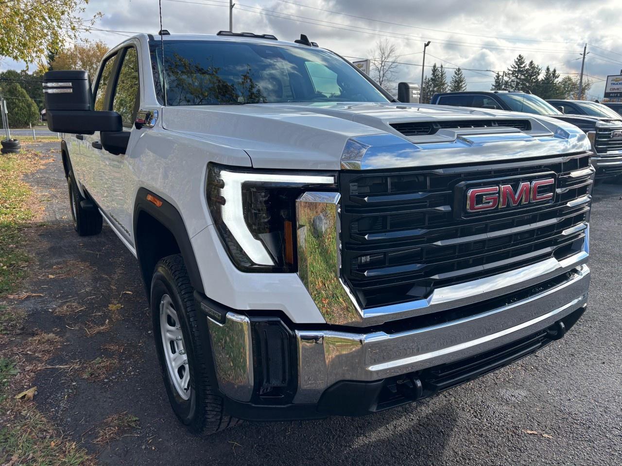 2026 GMC SIERRA 2500HD Crew Cab Long Box 4-Wheel Drive Pro Photo