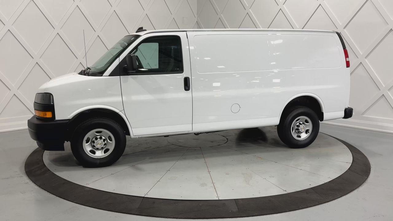 2022 Chevrolet Express 2500  Photo4