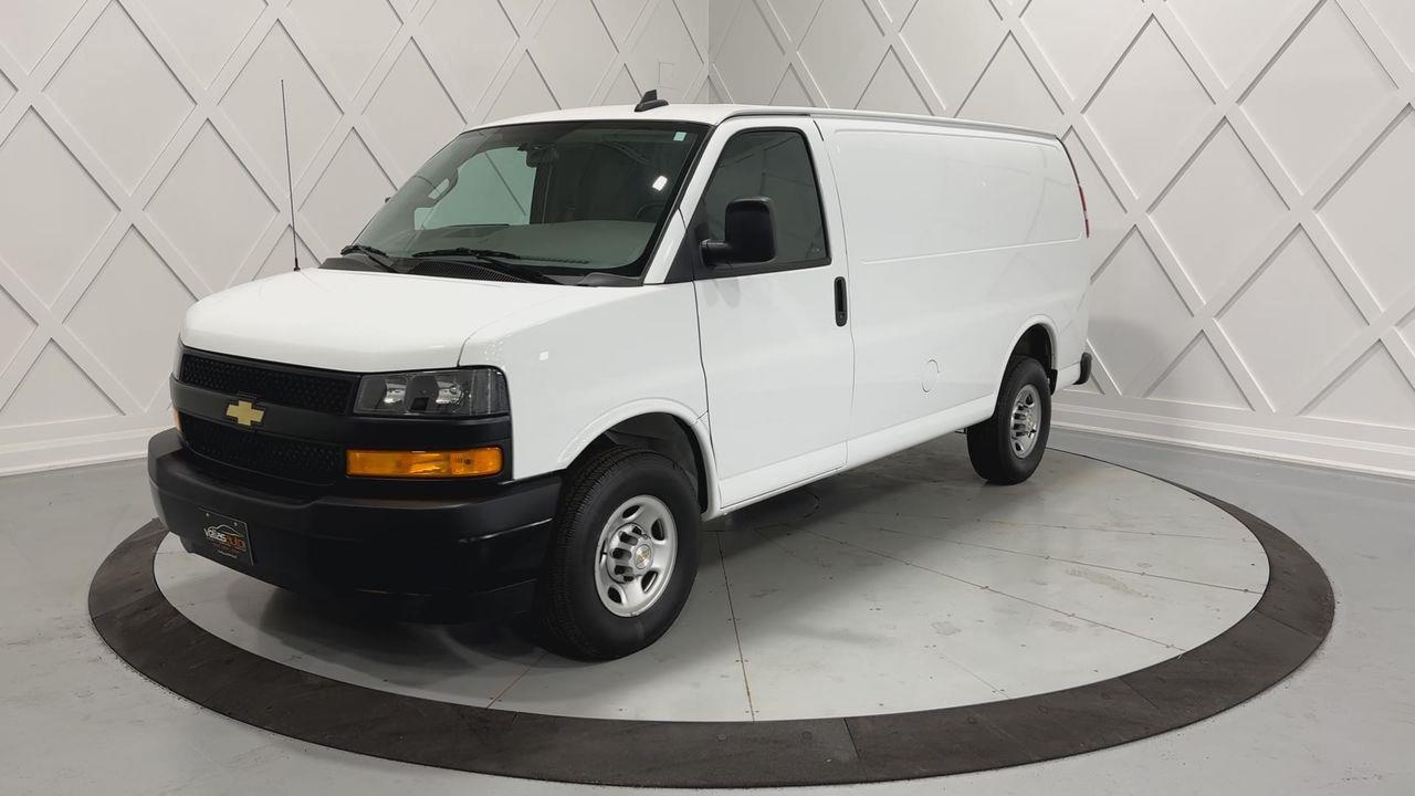 2022 Chevrolet Express 2500  Photo3