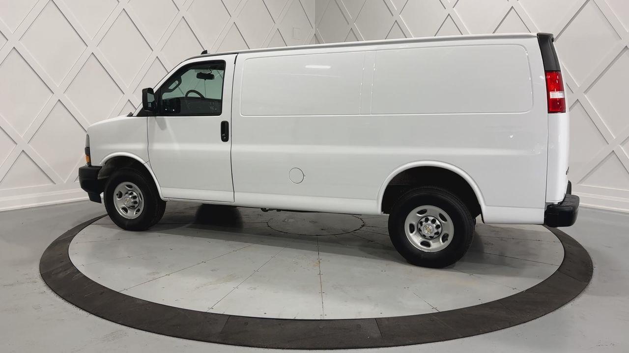 2022 Chevrolet Express 2500  Photo