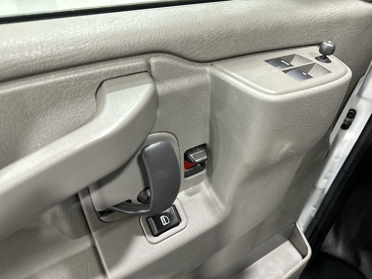 2022 Chevrolet Express 2500  Photo