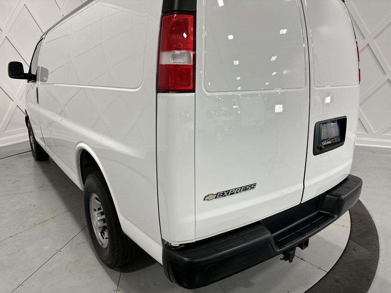 2022 Chevrolet Express 2500  Photo