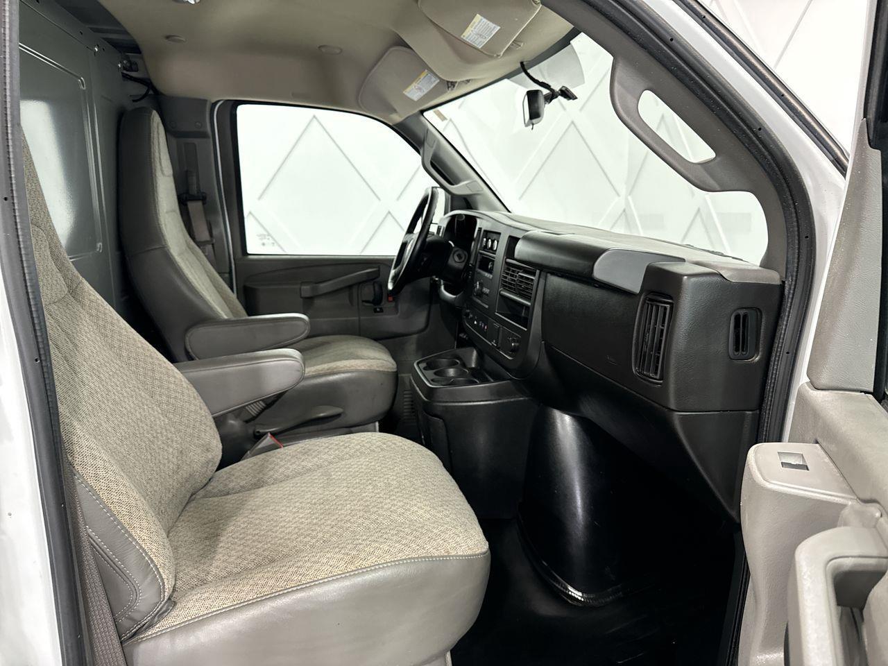 2022 Chevrolet Express 2500  Photo