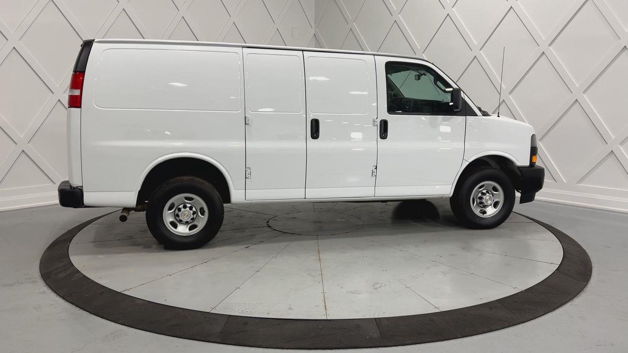 2022 Chevrolet Express 2500  Photo