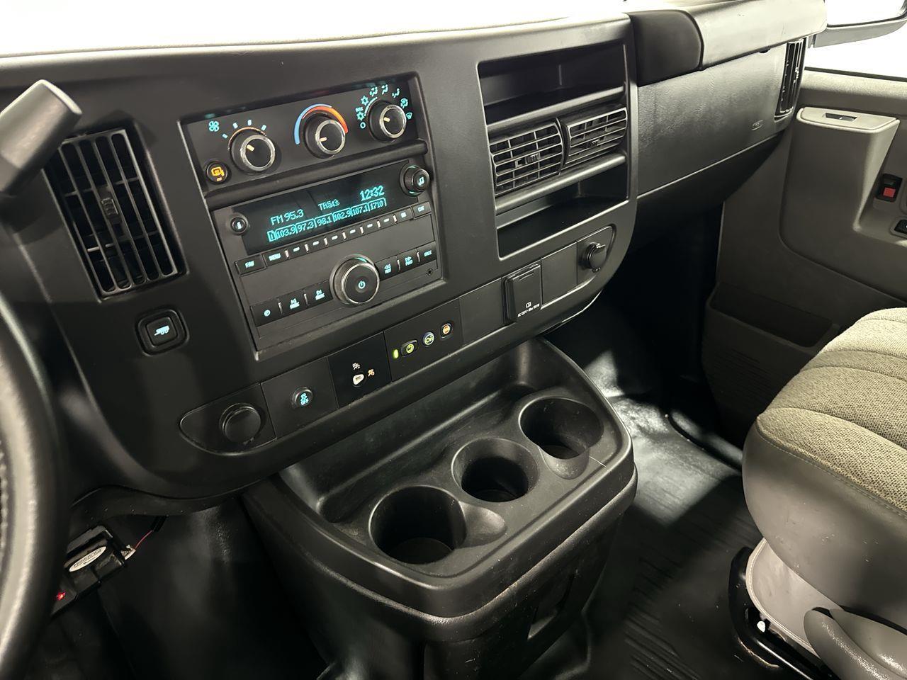 2022 Chevrolet Express 2500  Photo