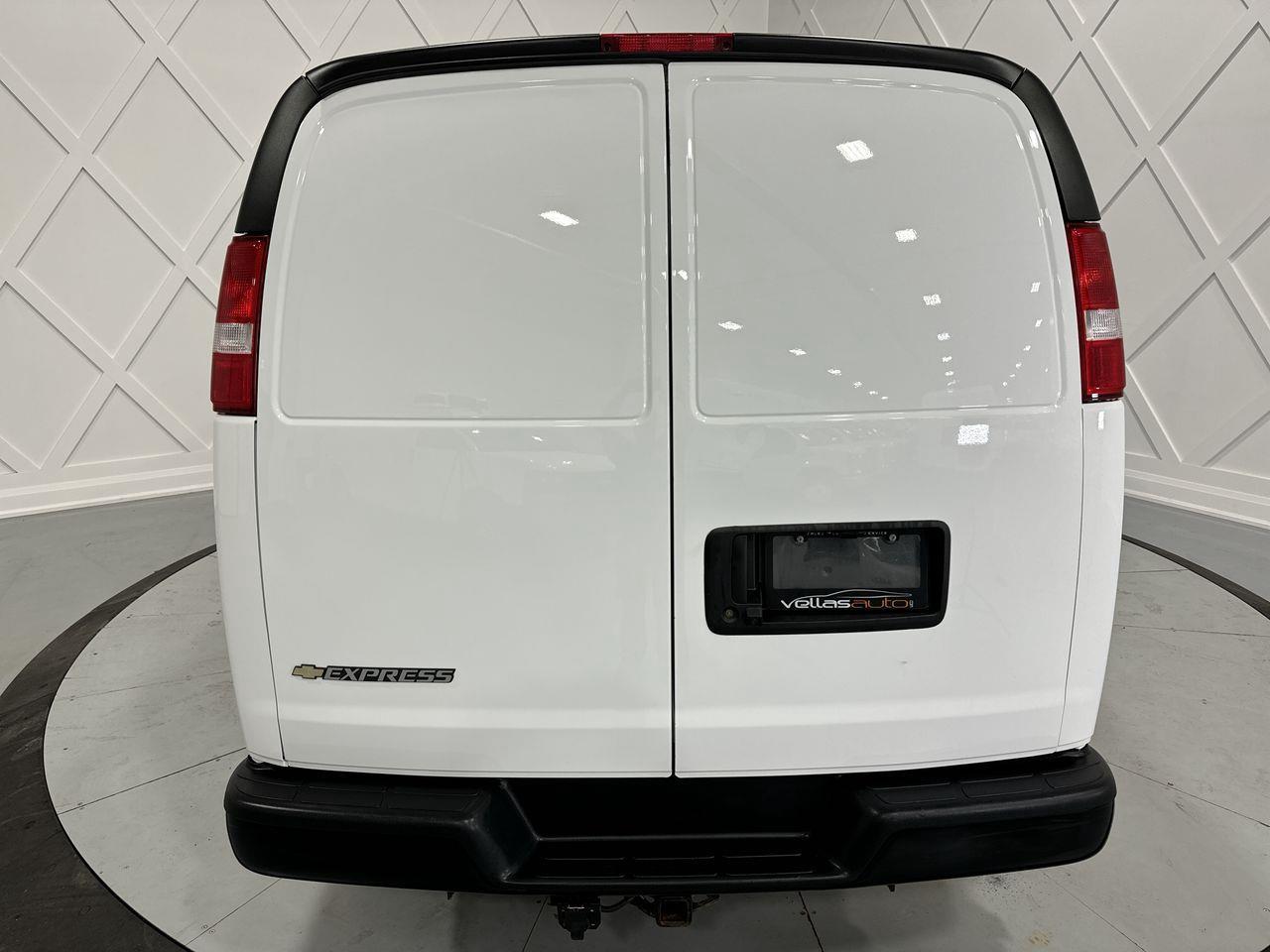 2022 Chevrolet Express 2500  Photo