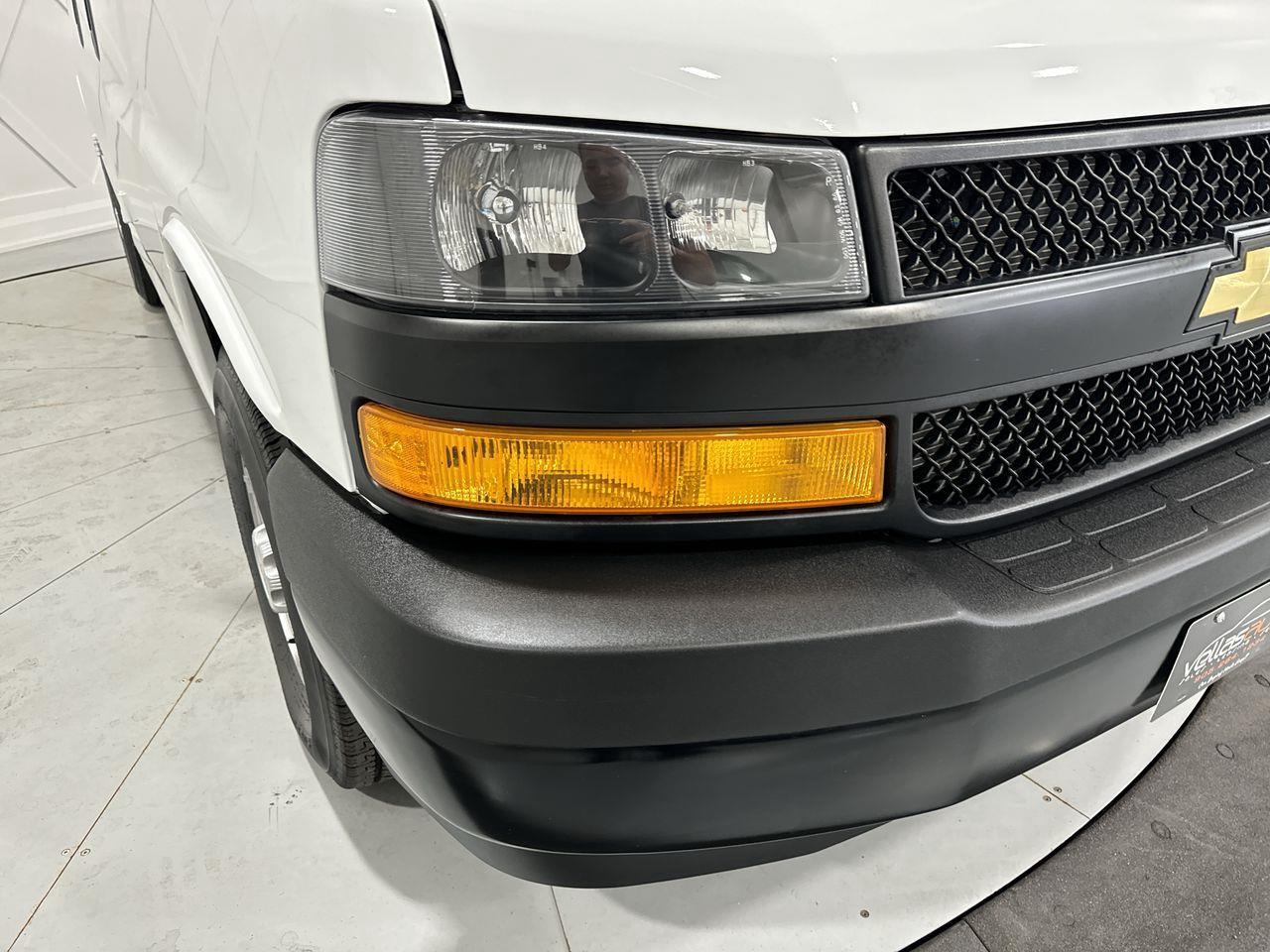 2022 Chevrolet Express 2500  Photo