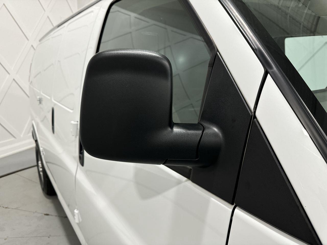 2022 Chevrolet Express 2500  Photo