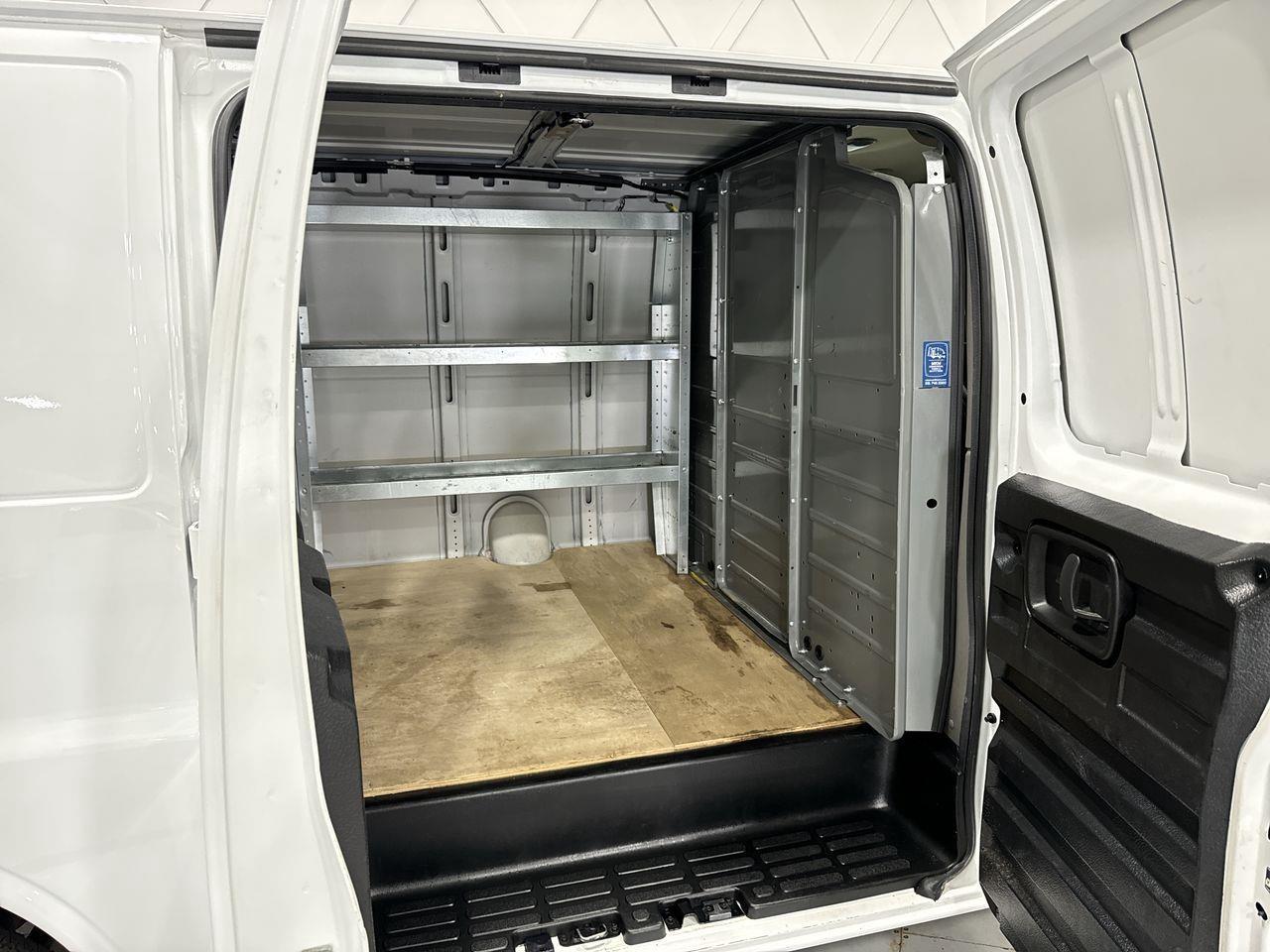 2022 Chevrolet Express 2500  Photo