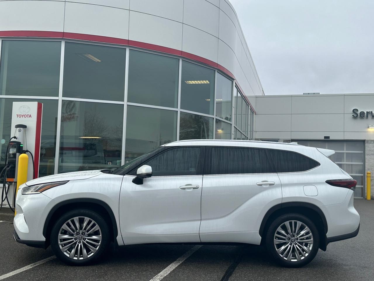 2024 Toyota Highlander Limited 4dr All-Wheel Drive Photo3