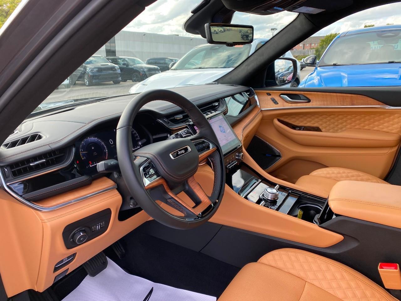 2025 Jeep Grand Cherokee Summit 4dr 4x4 Photo