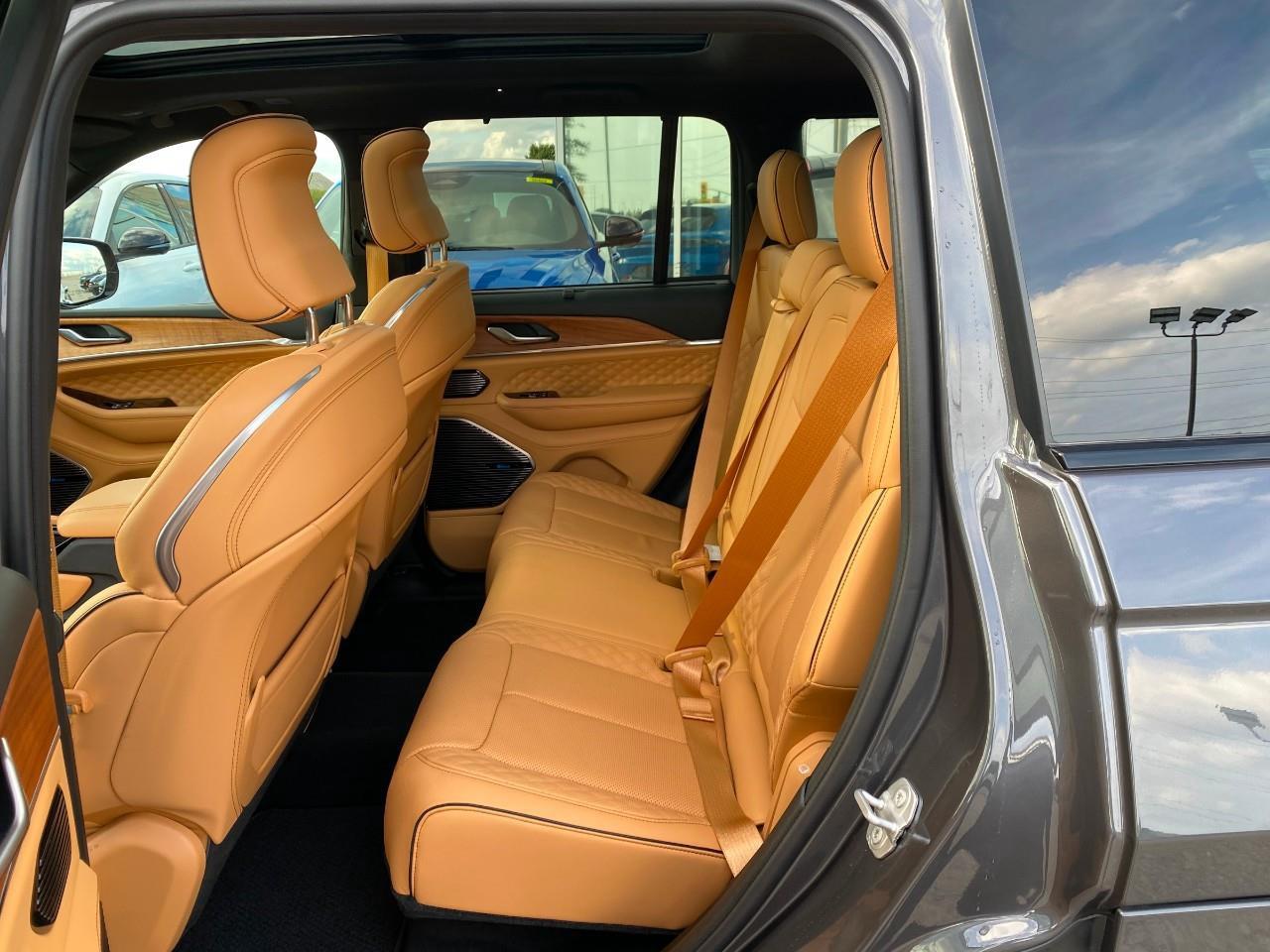 2025 Jeep Grand Cherokee Summit 4dr 4x4 Photo