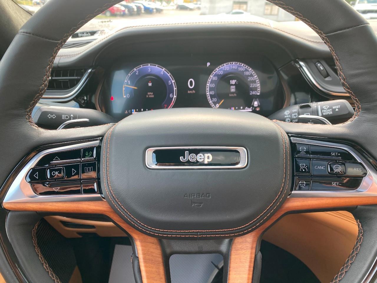 2025 Jeep Grand Cherokee Summit 4dr 4x4 Photo