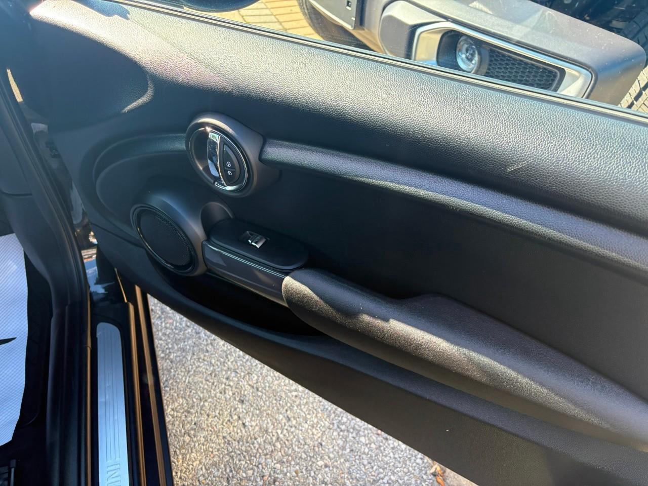 2017 MINI Convertible Cooper 2dr Photo