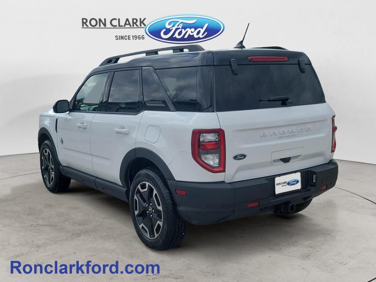 2024 Ford Bronco Sport Outer Banks 4dr 4x4 Photo4