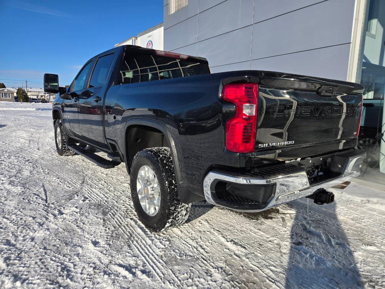 2021 Chevrolet SILVERADO 2500HD 4WD Crew Cab Standard Box LT Photo2