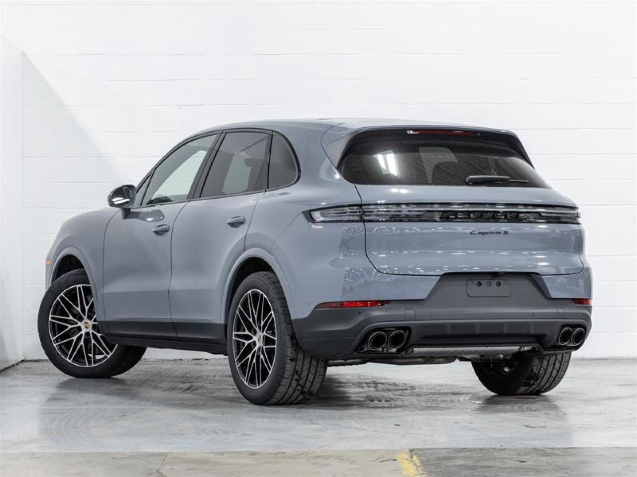 2025 Porsche Cayenne  Photo2