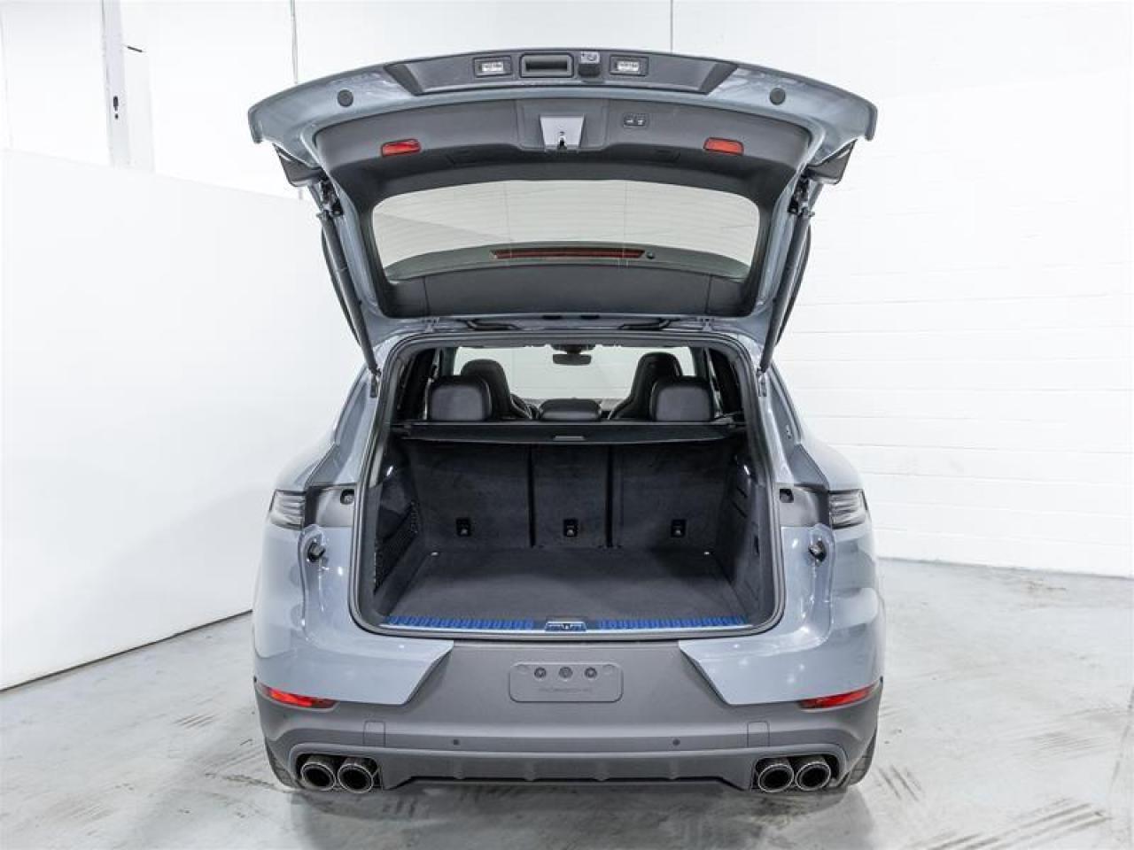 2025 Porsche Cayenne  Photo