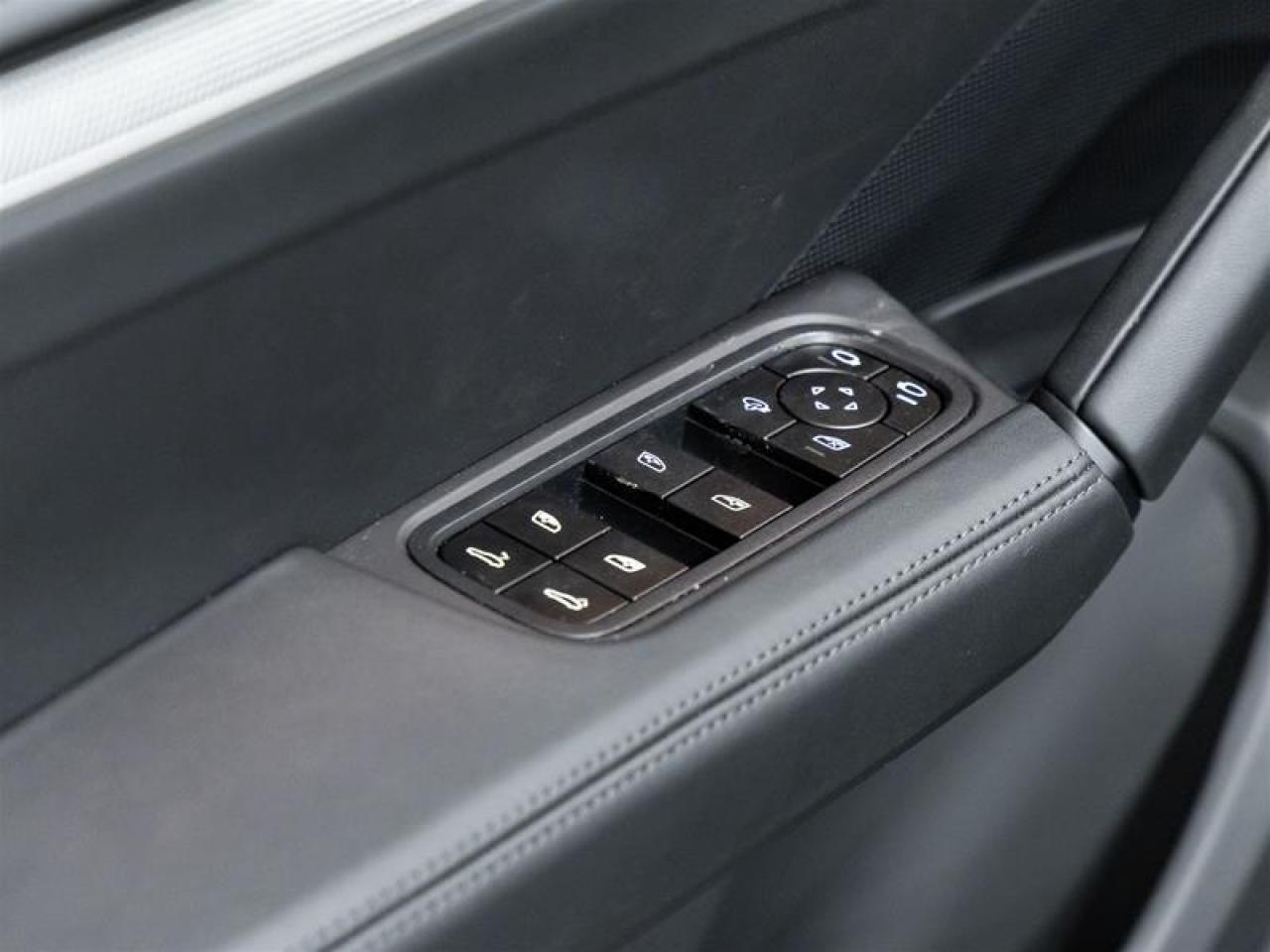 2025 Porsche Cayenne  Photo