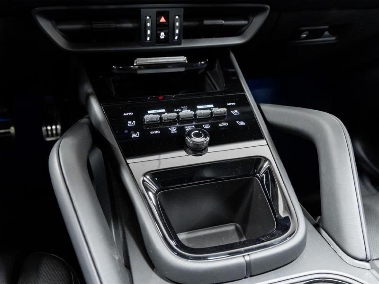 2025 Porsche Cayenne  Photo