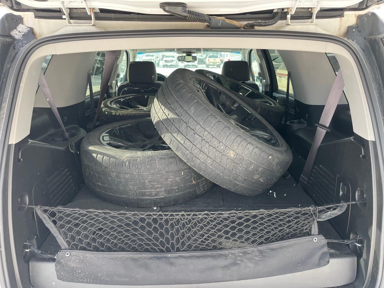 2017 GMC Yukon 4WD 4dr SLE Photo