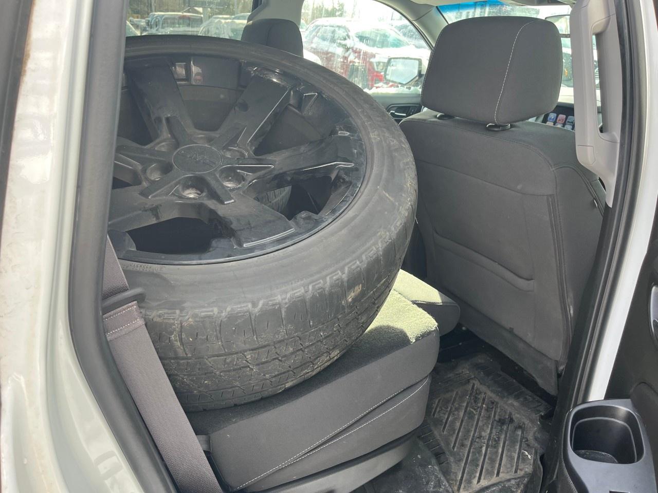 2017 GMC Yukon 4WD 4dr SLE Photo