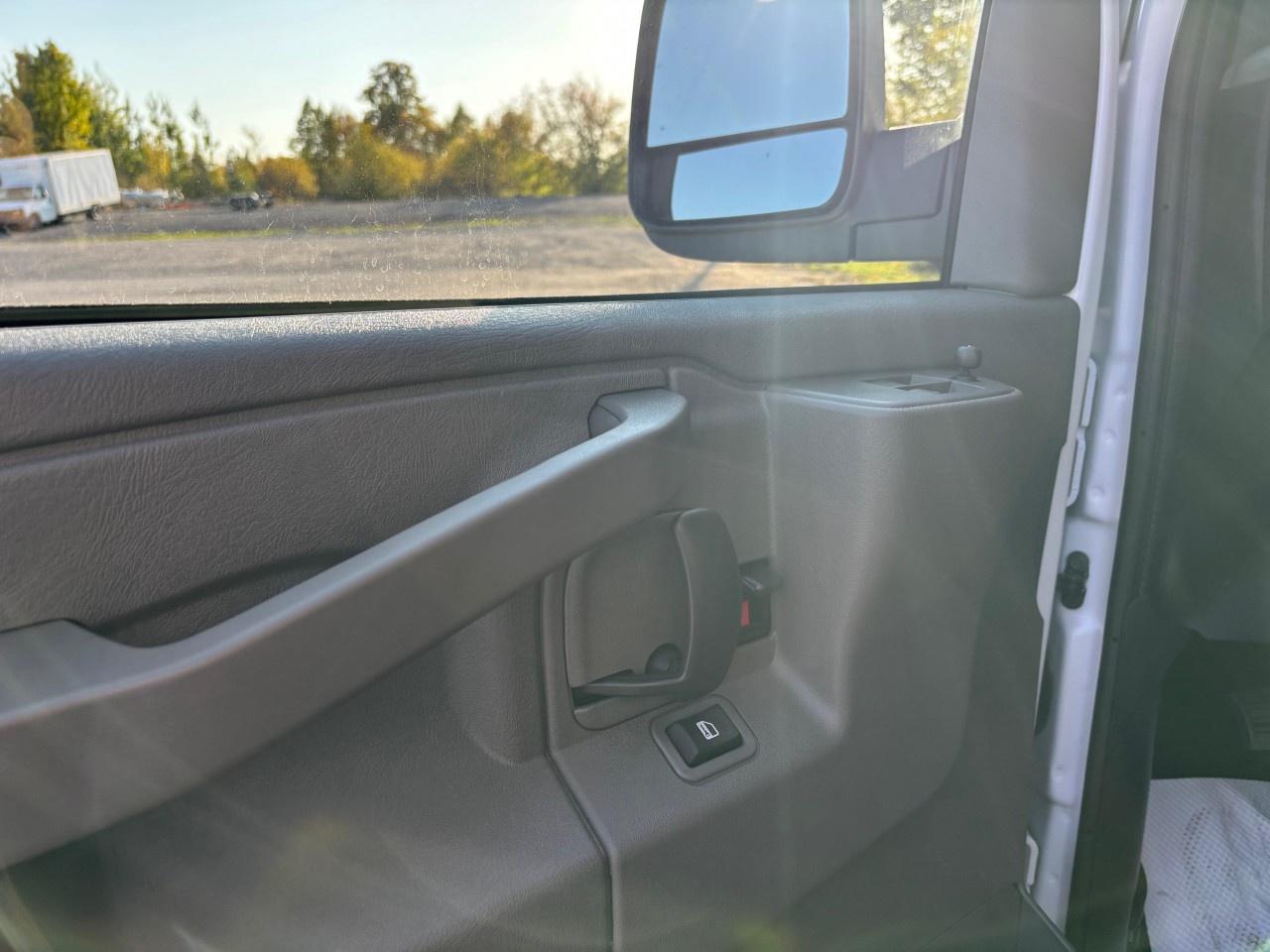 2025 GMC Savana Cargo Van 2500 Regular Wheelbase Rear-Wheel Drive Photo2