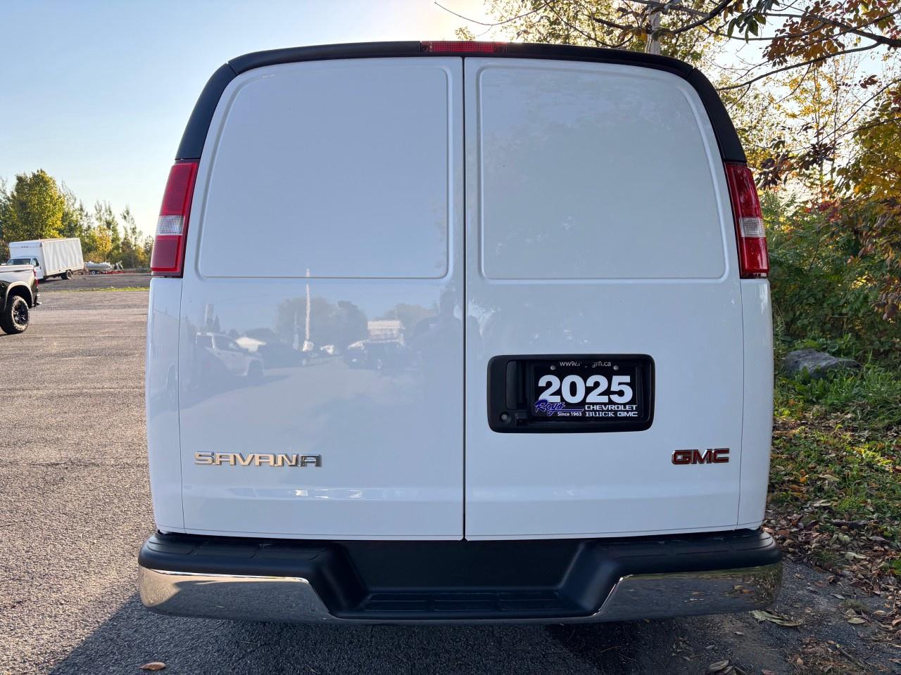 2025 GMC Savana Cargo Van 2500 Regular Wheelbase Rear-Wheel Drive Photo
