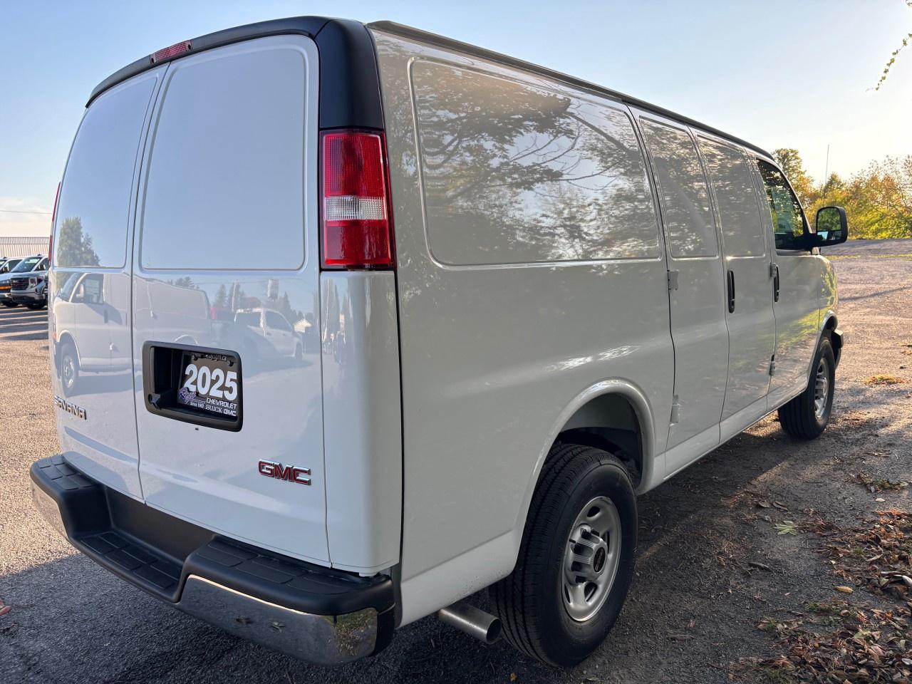 2025 GMC Savana Cargo Van 2500 Regular Wheelbase Rear-Wheel Drive Photo