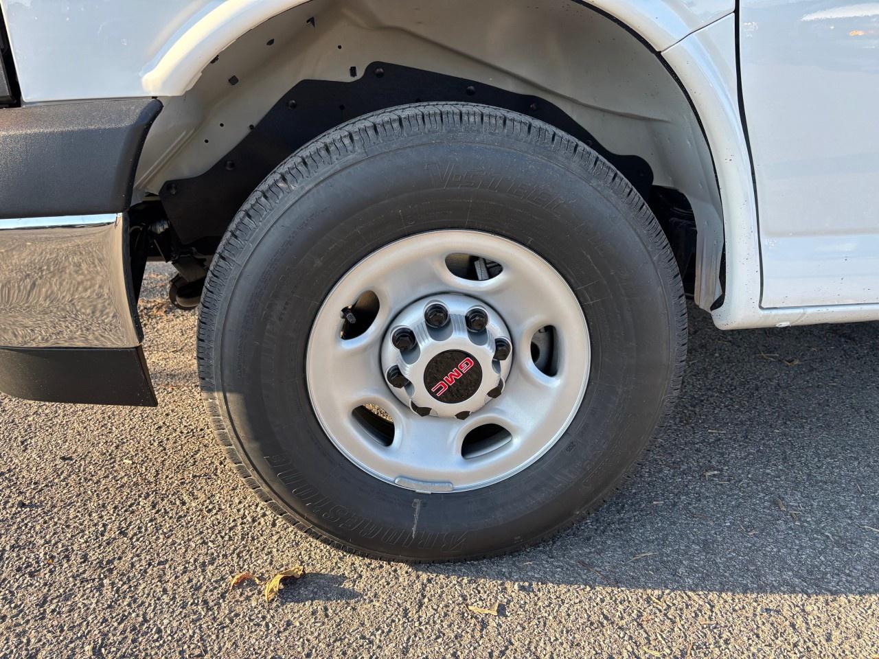 2025 GMC Savana Cargo Van 2500 Regular Wheelbase Rear-Wheel Drive Photo