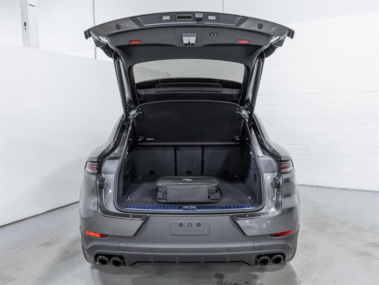 2025 Porsche Cayenne  Photo